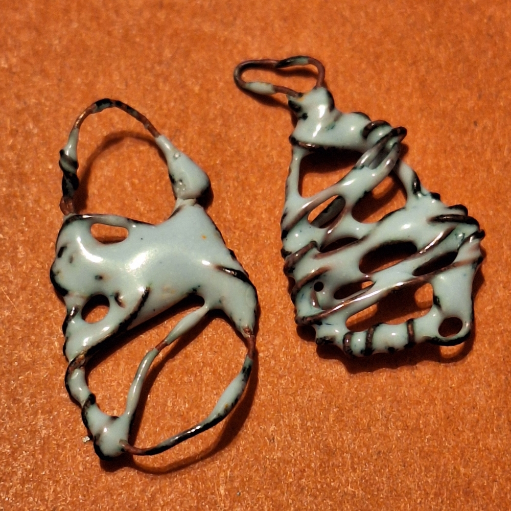 (2) Art, Wire Pendant - Picture 1 of 5